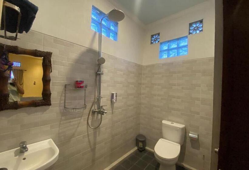 בית מלון כפרי Capital O 93844 Arta Adi Homestay