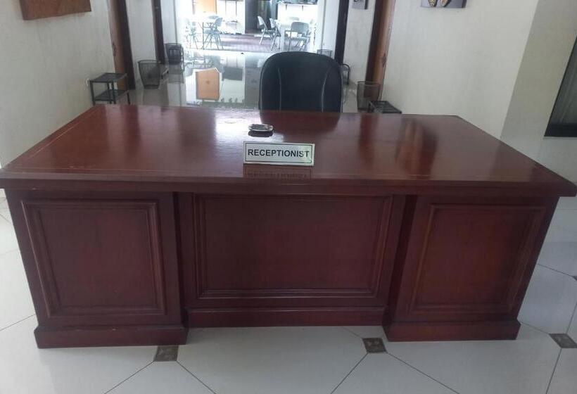 Отель Capital O 93872 Natura Guest House Syariah