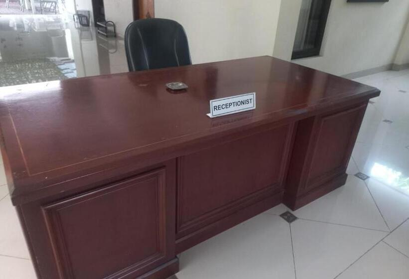 Отель Capital O 93872 Natura Guest House Syariah