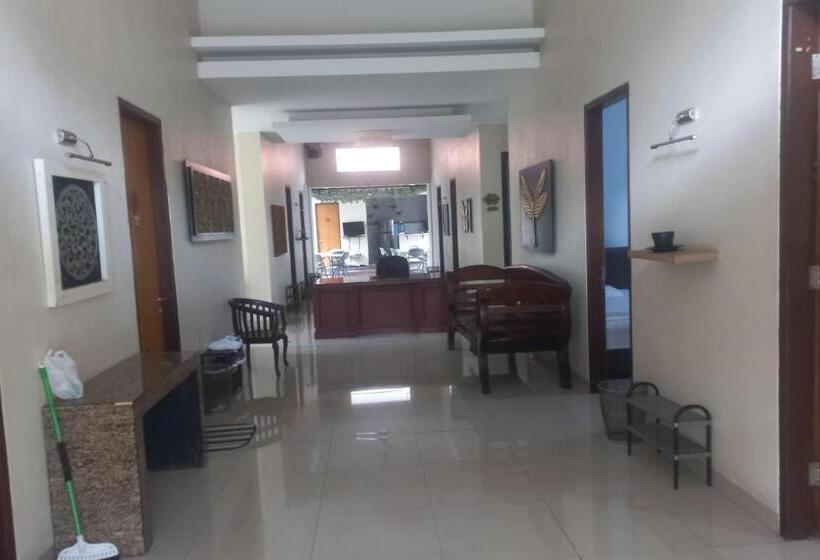 Отель Capital O 93872 Natura Guest House Syariah