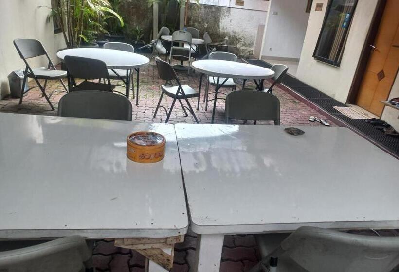 Отель Capital O 93872 Natura Guest House Syariah