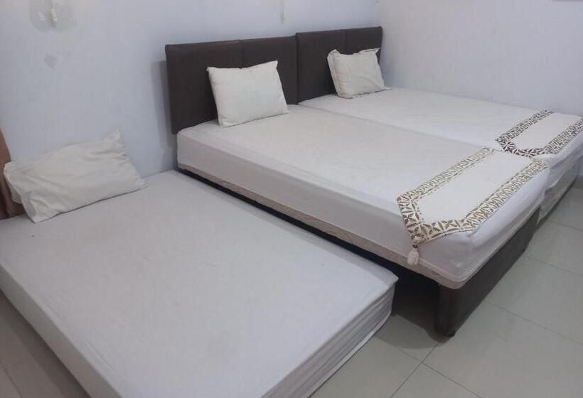 Отель Capital O 93872 Natura Guest House Syariah