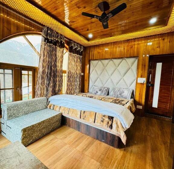 בית מלון כפרי Frosty Mountain Resort