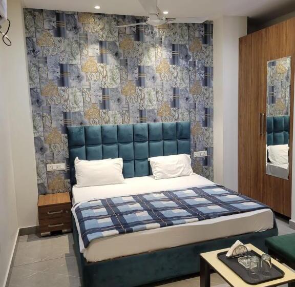 בית מלון כפרי Guru Guest House    Green Velly Lpu