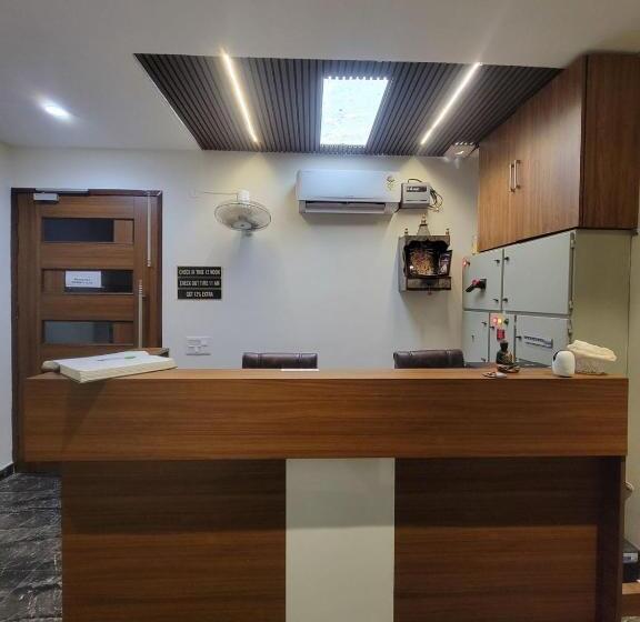 בית מלון כפרי Guru Guest House    Green Velly Lpu