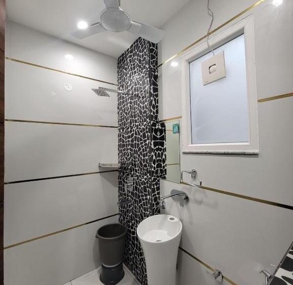 בית מלון כפרי Guru Guest House    Green Velly Lpu