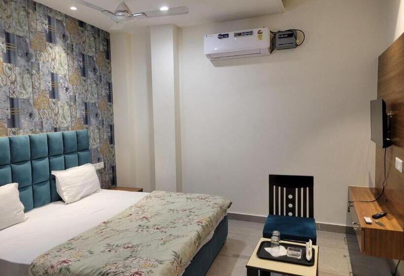 בית מלון כפרי Guru Guest House    Green Velly Lpu