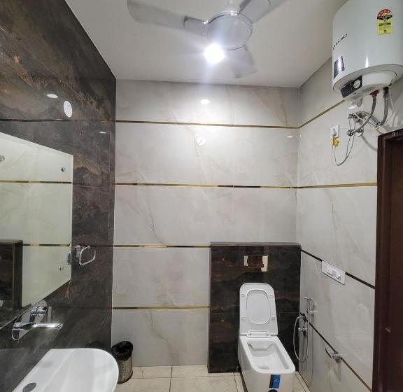 בית מלון כפרי Guru Guest House    Green Velly Lpu