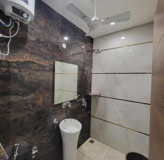 בית מלון כפרי Guru Guest House    Green Velly Lpu