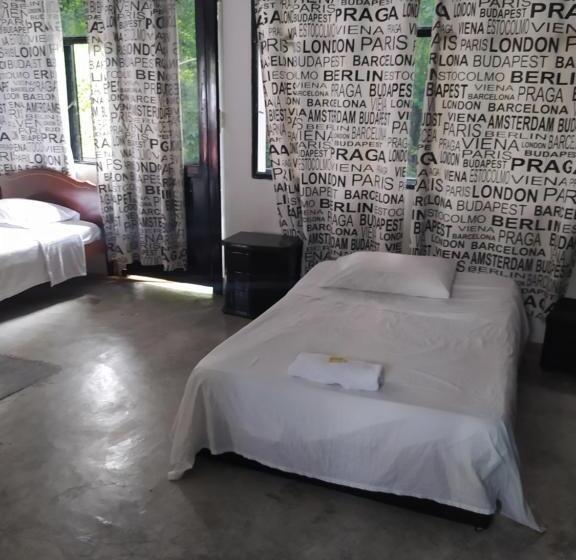 ホテル Habitacion Para Varias Personas