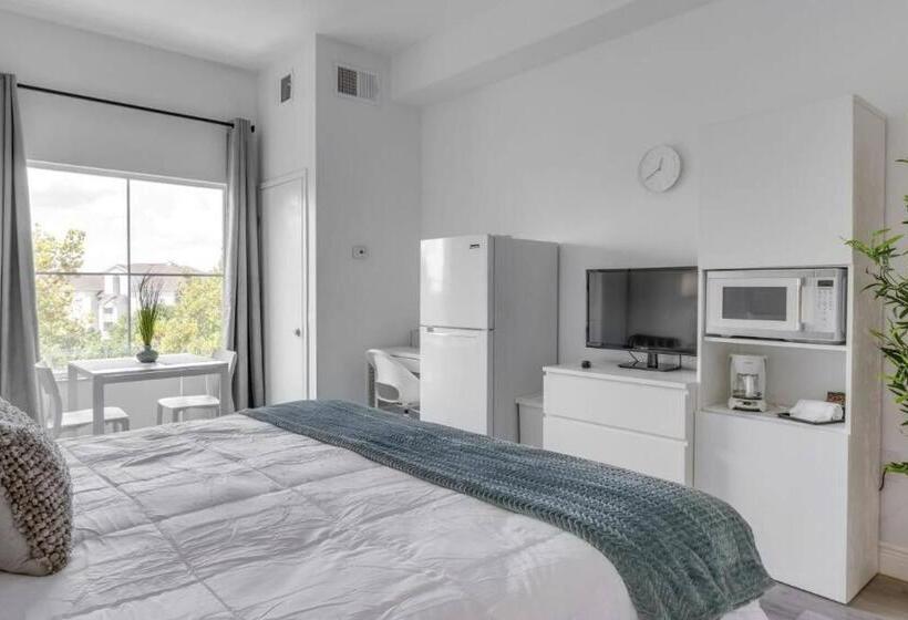 فندق King Bed Studio Free Shuttle