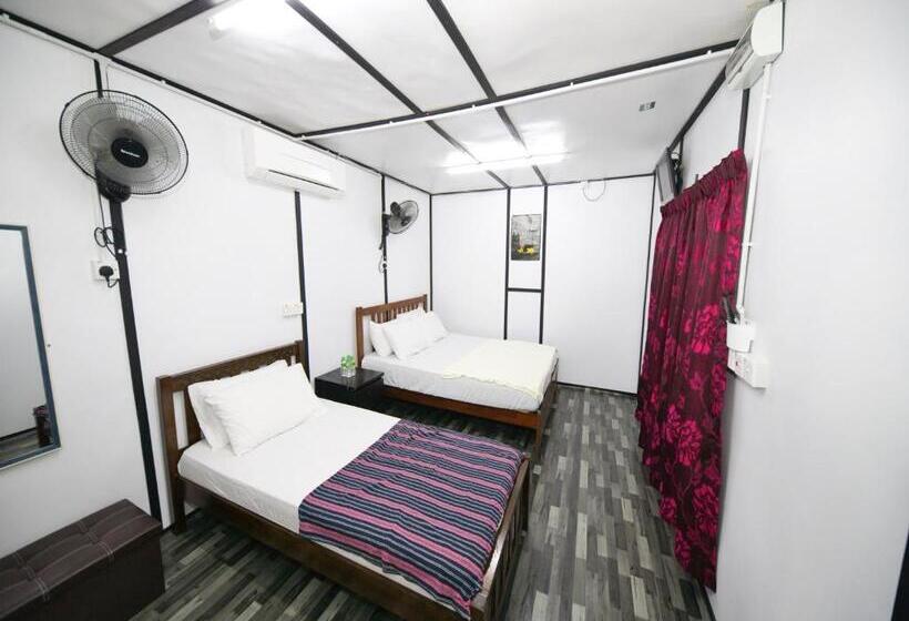 ホテル Oyo 90960 Rajawali D Cabin Chalet Roomstay