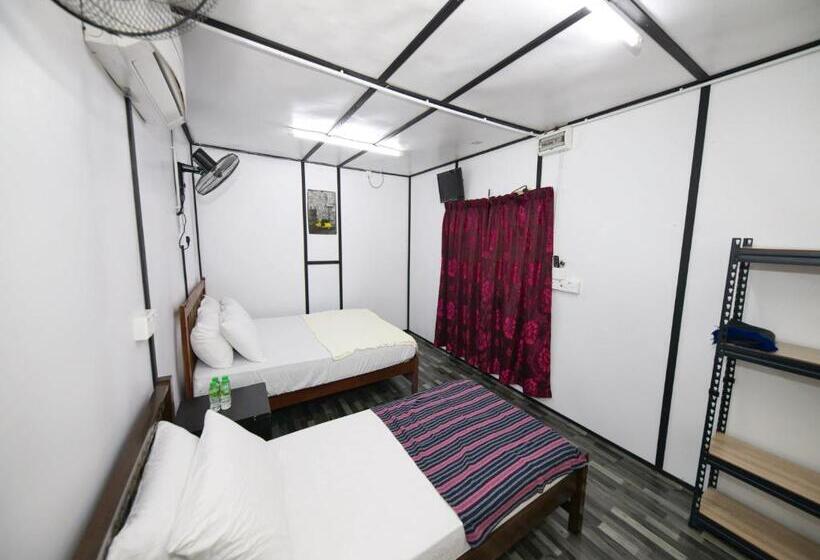 ホテル Oyo 90960 Rajawali D Cabin Chalet Roomstay