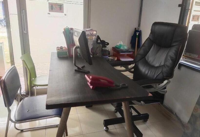 בית מלון כפרי Wisma Al Araf Syariah Mitra Reddoorz Palembang