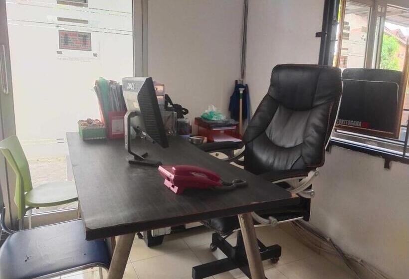 בית מלון כפרי Wisma Al Araf Syariah Mitra Reddoorz Palembang