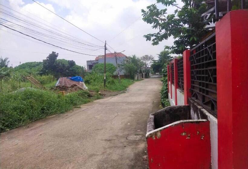 בית מלון כפרי Wisma Al Araf Syariah Mitra Reddoorz Palembang