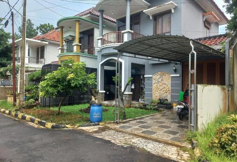 Отель Oyo 93820 Salma Homestay Syariah