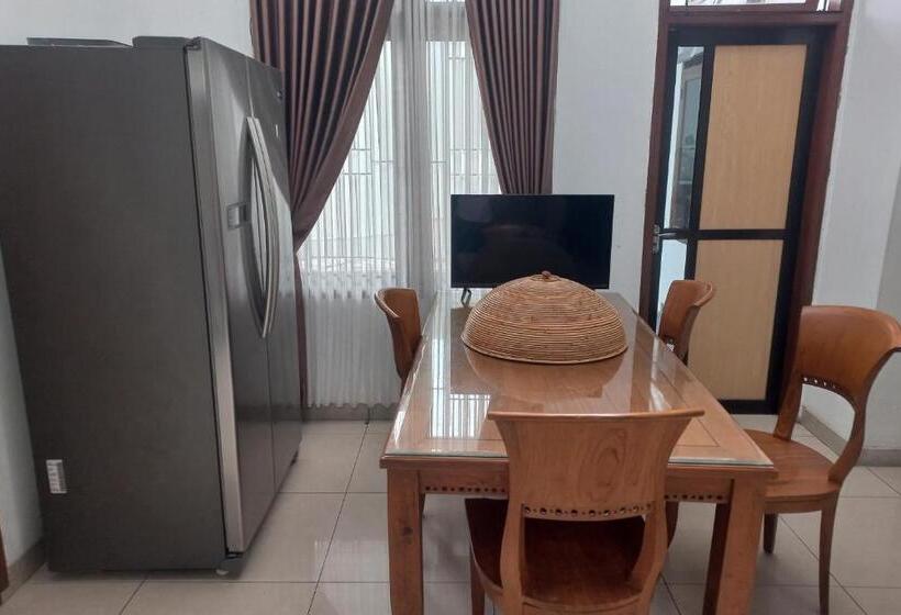Отель Oyo 93820 Salma Homestay Syariah