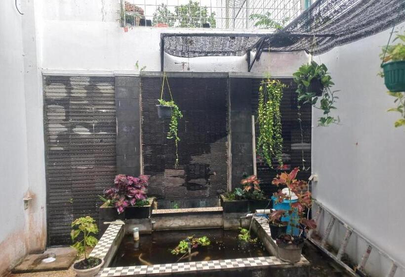 Отель Oyo 93820 Salma Homestay Syariah