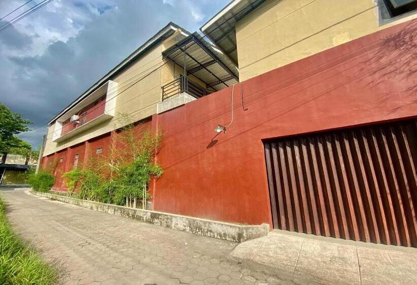 Отель Oyo 93838 Delia Inn Syariah