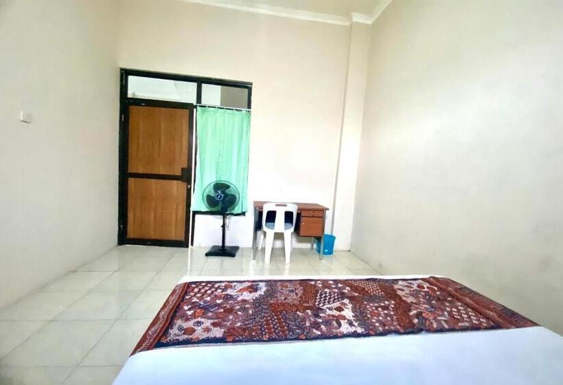 Отель Oyo 93838 Delia Inn Syariah