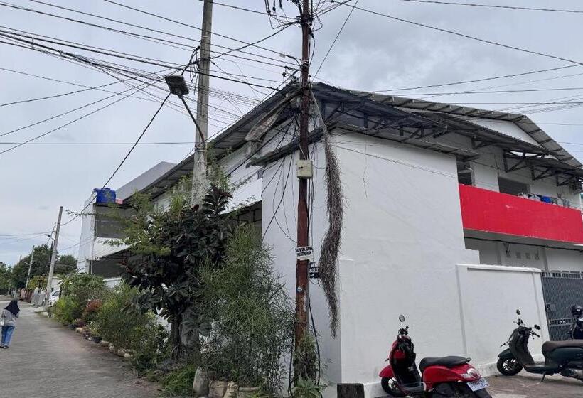 בית מלון כפרי Oyo 93858 Kost Reski 2