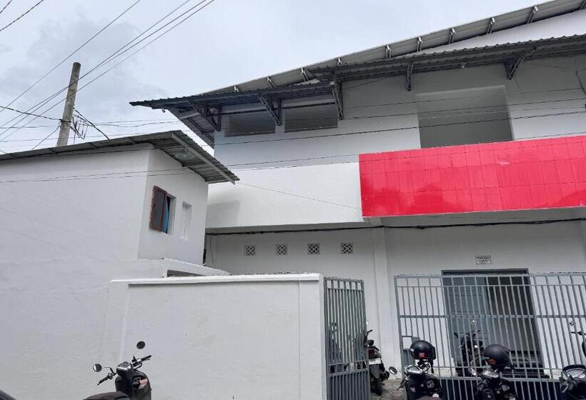 בית מלון כפרי Oyo 93858 Kost Reski 2