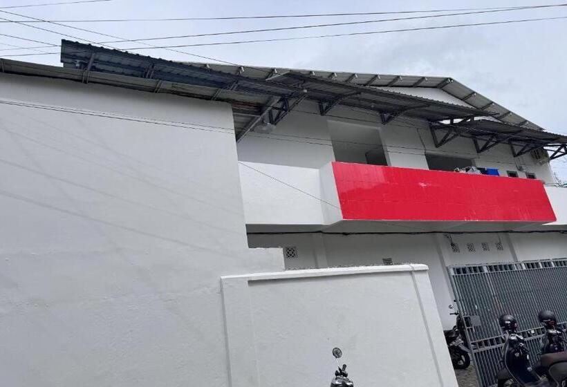 בית מלון כפרי Oyo 93858 Kost Reski 2