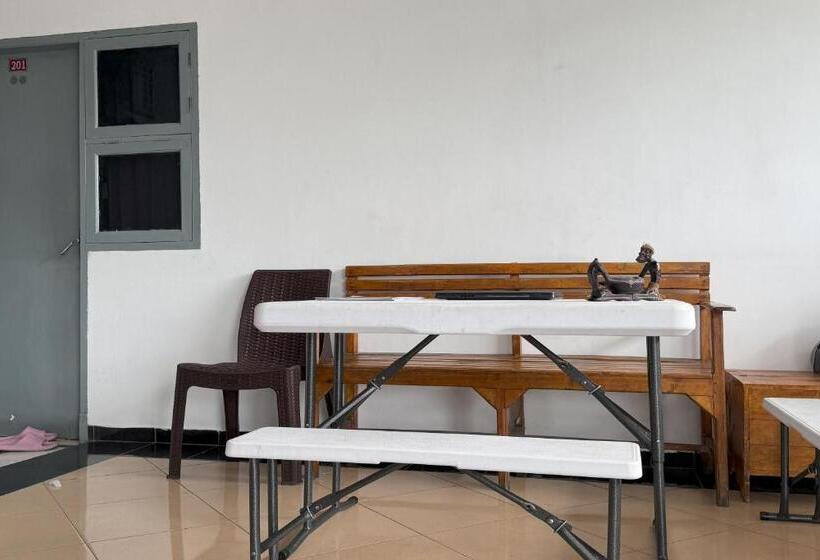 בית מלון כפרי Oyo 93858 Kost Reski 2