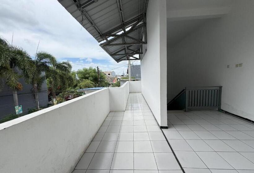 فندق Oyo 93858 Kost Reski 2