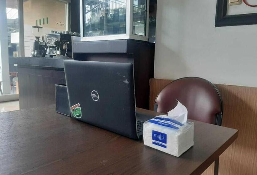 Отель Oyo 93860 Wonosobo Bunkbed