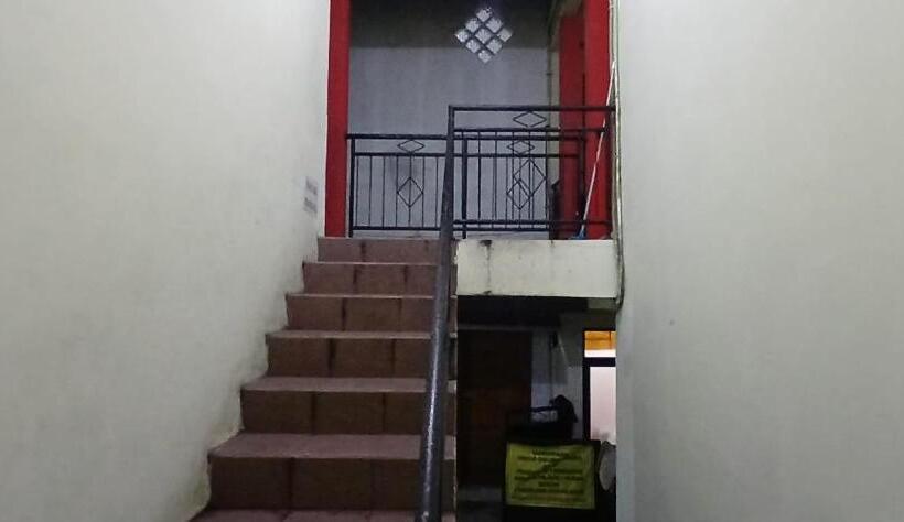 호텔 Oyo 93861 Adinda Guest House Syariah