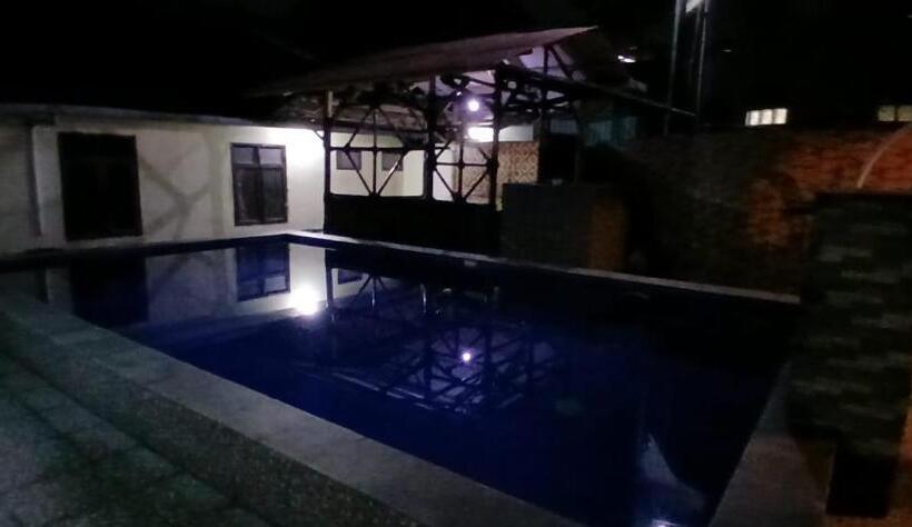 호텔 Oyo 93861 Adinda Guest House Syariah