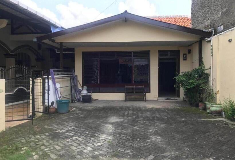 호텔 Oyo 93864 Wisma Gading Syriah