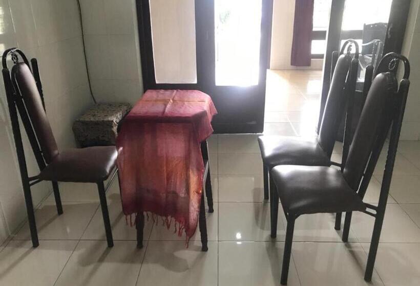 호텔 Oyo 93864 Wisma Gading Syriah