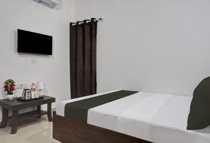 בית מלון כפרי Oyo Krishna Executive