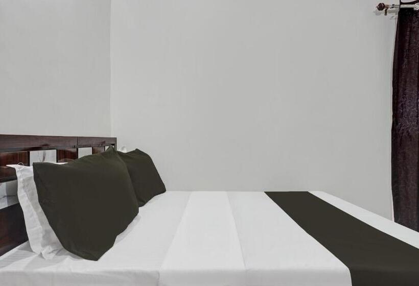 בית מלון כפרי Oyo Krishna Executive