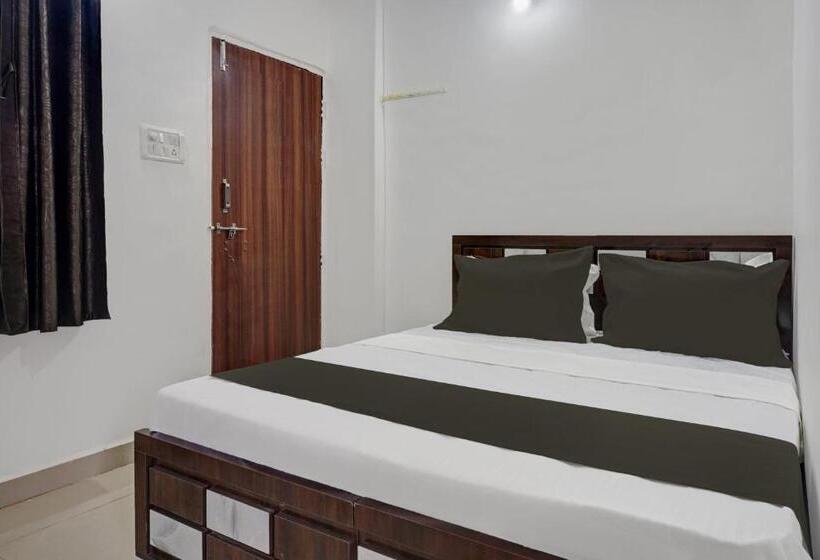 בית מלון כפרי Oyo Krishna Executive