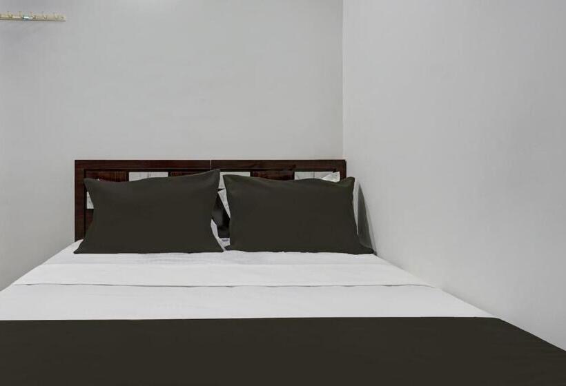 בית מלון כפרי Oyo Krishna Executive