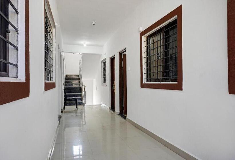 בית מלון כפרי Oyo Krishna Executive