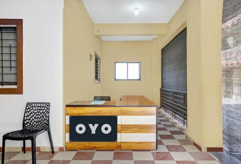 בית מלון כפרי Oyo Krishna Executive