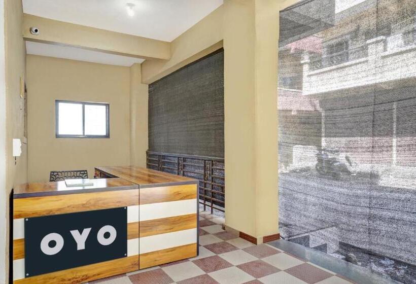 בית מלון כפרי Oyo Krishna Executive