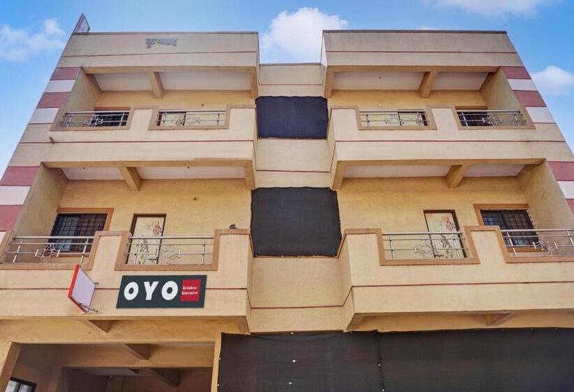 בית מלון כפרי Oyo Krishna Executive