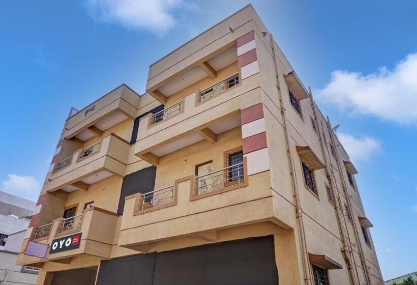 בית מלון כפרי Oyo Krishna Executive