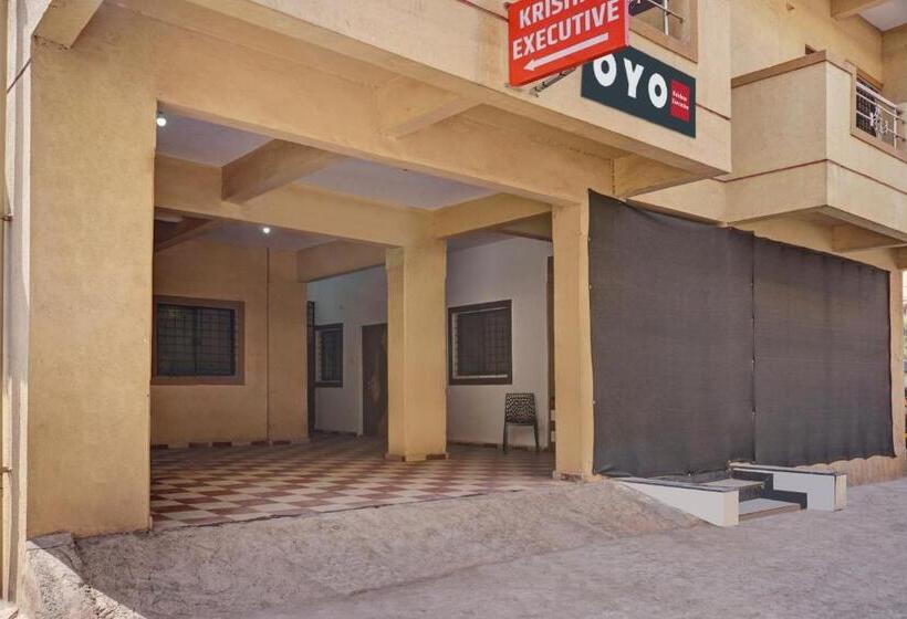 בית מלון כפרי Oyo Krishna Executive