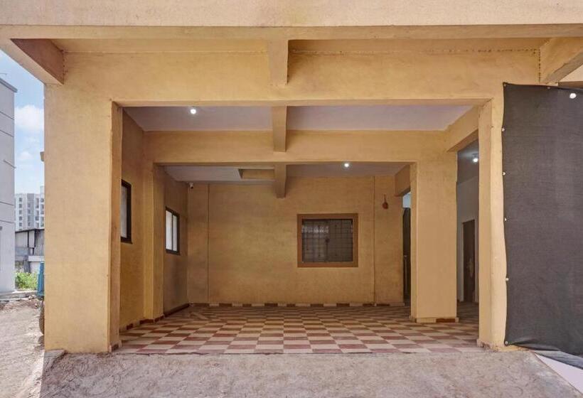 בית מלון כפרי Oyo Krishna Executive