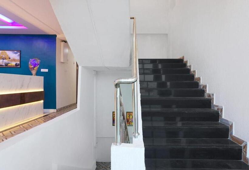 בית מלון כפרי Oyo Krishna Executive