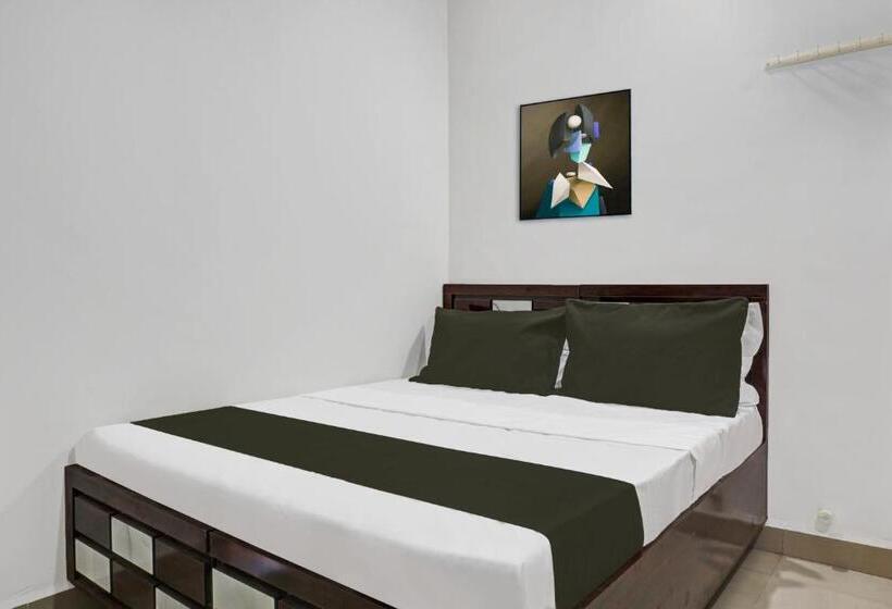 בית מלון כפרי Oyo Krishna Executive