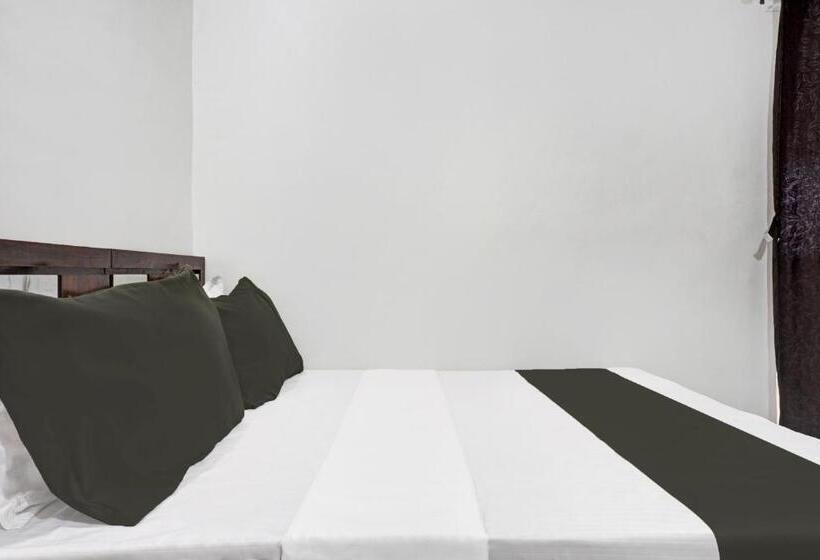 בית מלון כפרי Oyo Krishna Executive