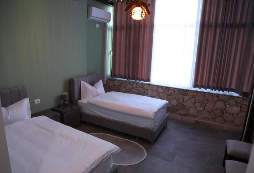 호텔 Pamja E Qyteteve